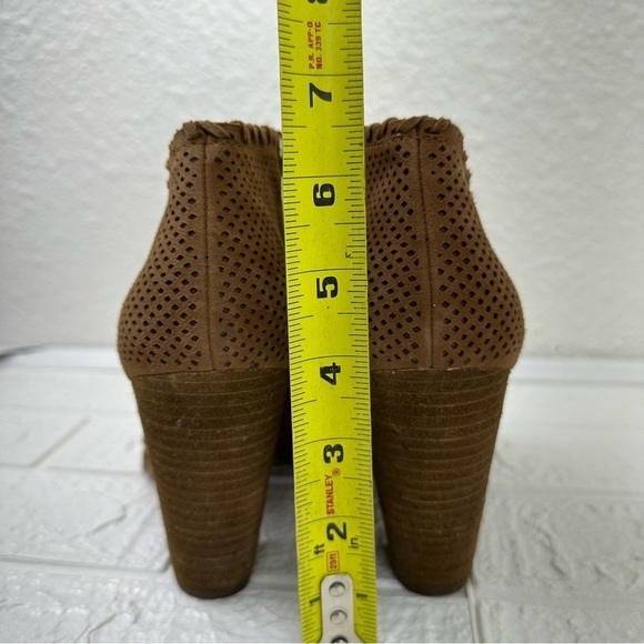 Vince Camuto Lamorna Perforated Pointy Toe Bootie Stacked Heel Chestnut New Sz 9 - Picture 6 of 11